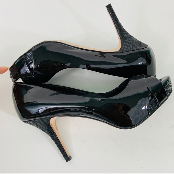 WHBM BLACK SHOES - Picture 6 of 10